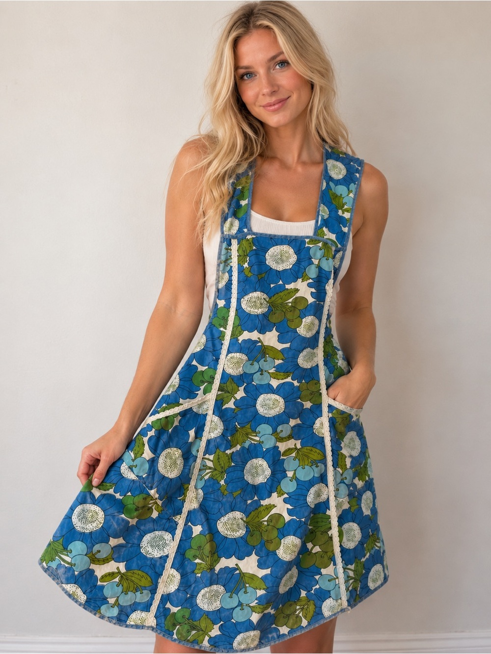 Vintage MCM Blue Floral Apron Size Small